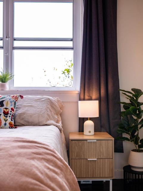 5 Mins Walk to Train - 1 Stop to City - 1 Bedroom
