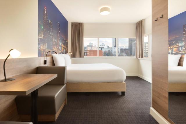 Rotterdam Teleport Hotel