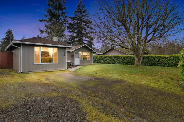 Hoops & Hygge Private Sport Court Retreat home