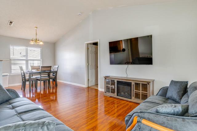 Quiet and Convenient! 2-Story Townhouse in NW Indy