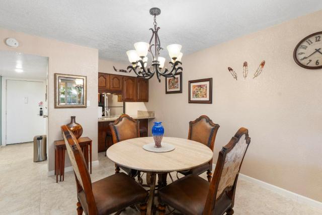 Walk to Old Town and Fashion Square, Condo with Patio!