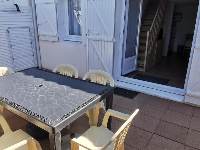 Pavillon T2 + Mezzanine à La Tranche-sur-Mer avec Accès Piscine & Parking