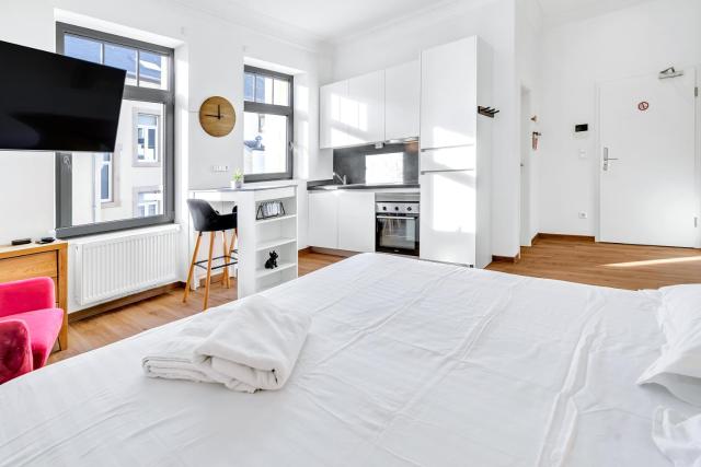 Studio 4 - Central near Place de Paris