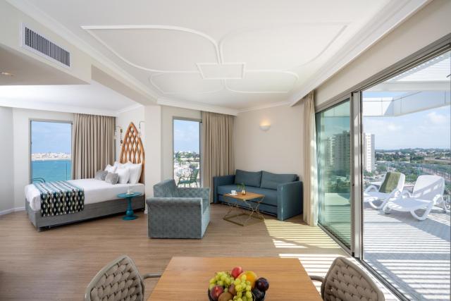 Palm Beach Hotel - Mehadrin Kosher suitable for Ultra-Orthodox guests