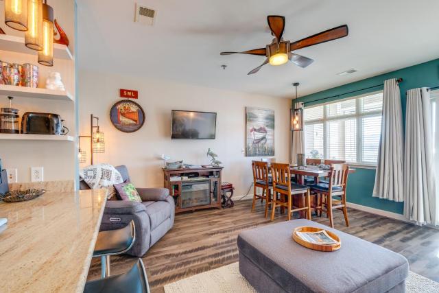 Top-Floor Balcony & Serene Views: Huddleston Condo