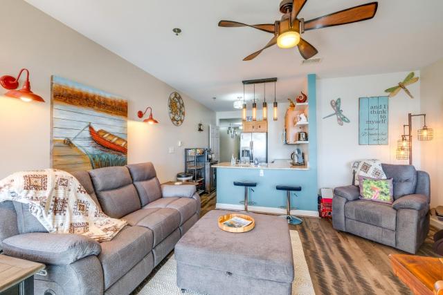 Top-Floor Balcony & Serene Views: Huddleston Condo