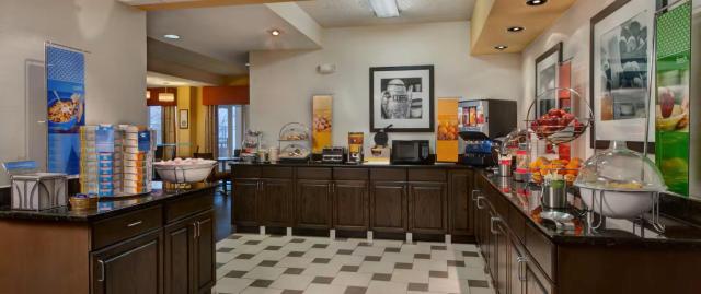 Hampton Inn Milwaukee Northwest
