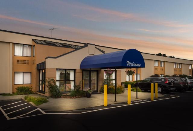 All Seasons Inn & Suites Smithfield Providence