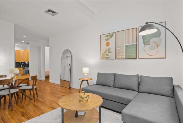 Stylish Manhattan Escape in Prime Spot