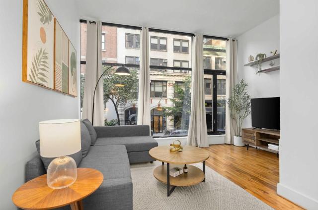 Stylish Manhattan Escape in Prime Spot