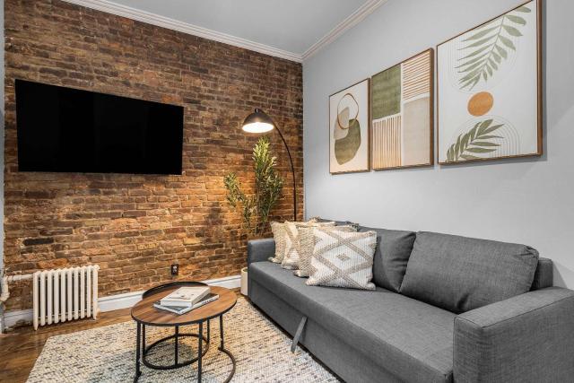 Bold Manhattan Base in Prime Nolita