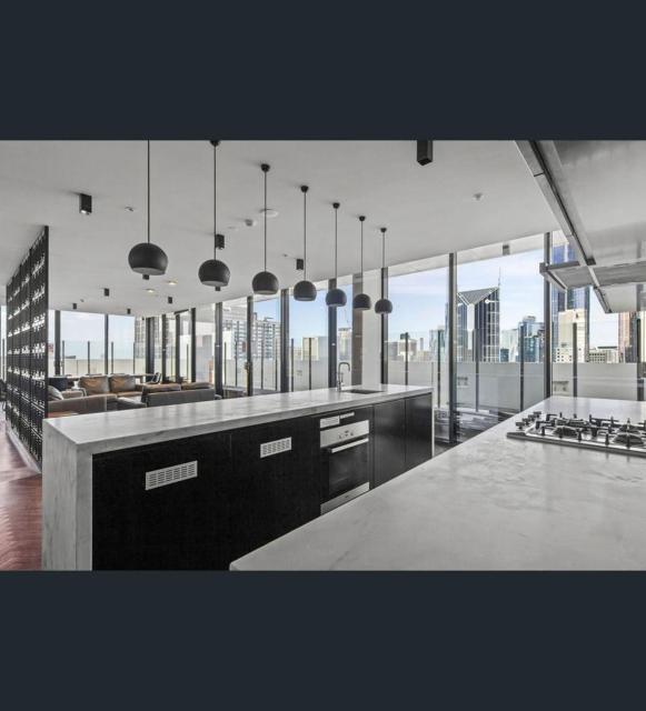 Stylish CBD 2BR with Stunning City Views