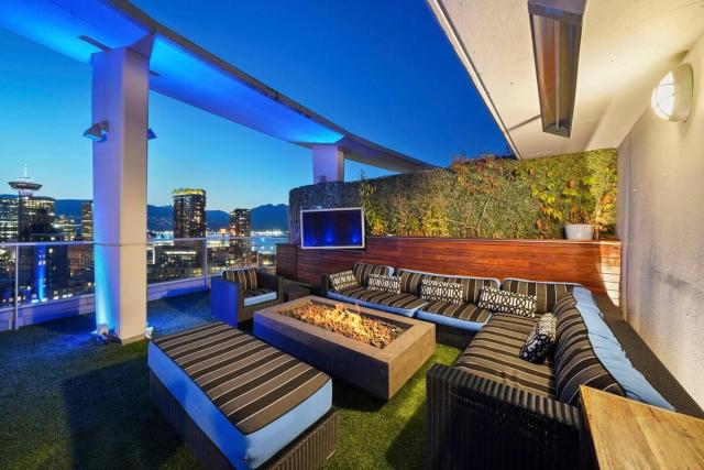 Luxurious Skyview Penthouse