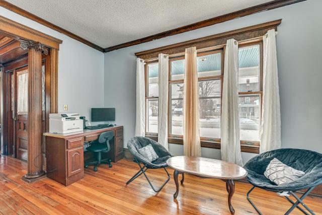 2 Mi to Dtwn Schenectady! Spacious Retreat