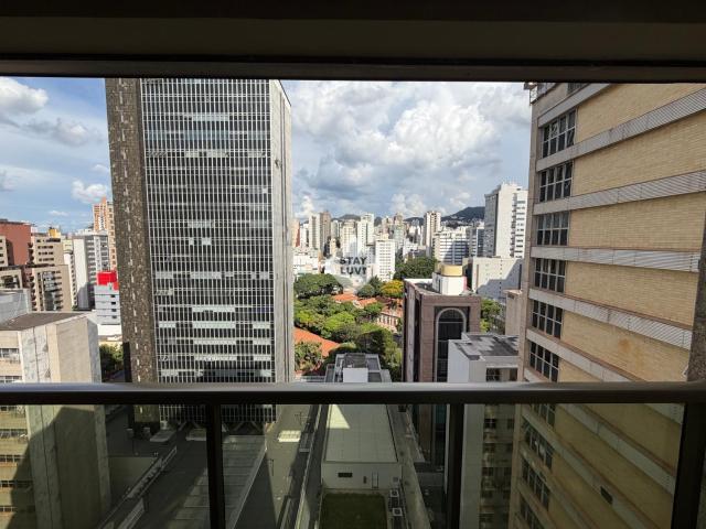 Apartamento Amplo com Varanda na praça da Savassi