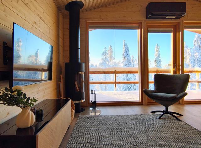 Peaceful Cabin with Hot Tub and Nature Views, Villa Lakeside Ruka