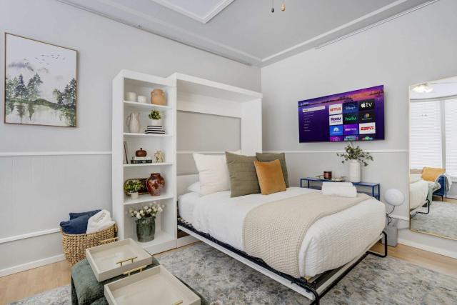 Indigo Cove Modern Studio near Historic Uptown