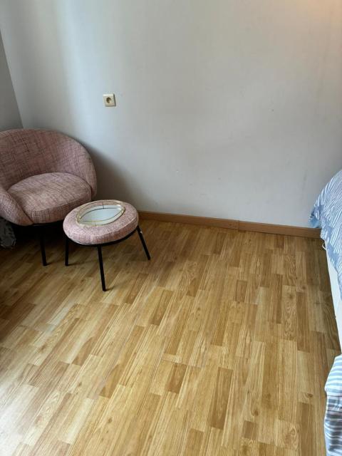 Chambres et appartement dans un immeuble