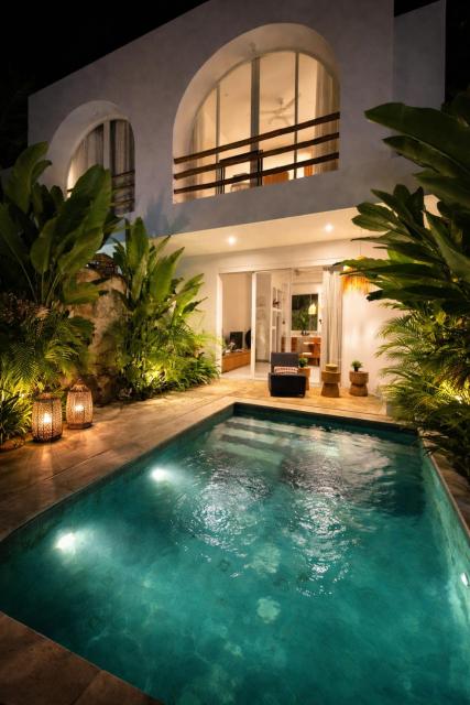 Villa Las Casas 8, 1 bedr private pool Bingin, brand new, central location beach and centre