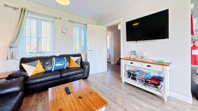 Nantucket Cottage - Part of the The Bay Filey Holiday Village with pool, gym and direct beach access, pub, restaurant, tennis and meadows walks