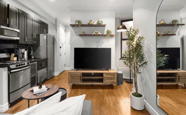 Stylish 3-Bedroom Midtown East Stay