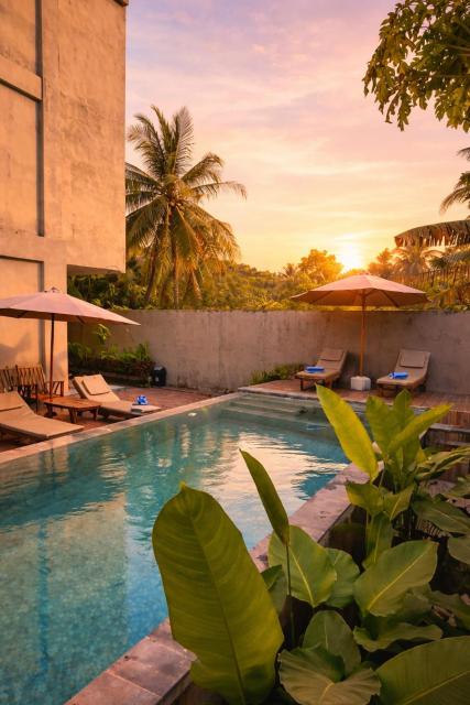 Grand Kuta Hotel Lombok - Pool - 43 inch Google TV - Strong 60Mbps WiFi - New Enhanced Management