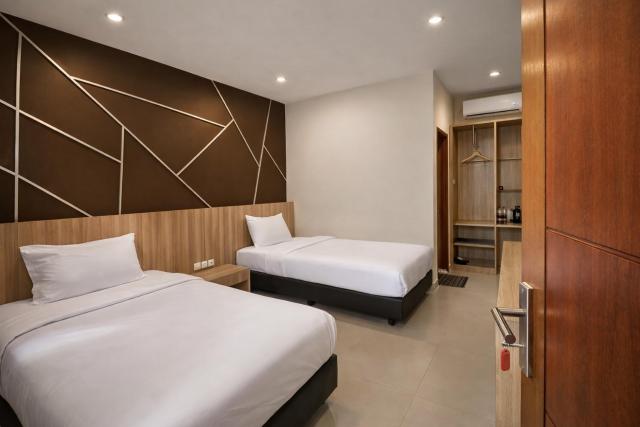 Grand Kuta Hotel Lombok - Pool - 43 inch Google TV - Strong 60Mbps WiFi - New Enhanced Management