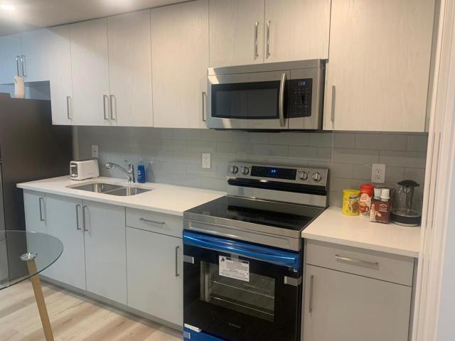 Beautiful one Bedroom Bsmnt suite with sep Entrance