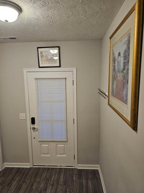 Modern 3BR Home with BBQ Grill Close to Nashville