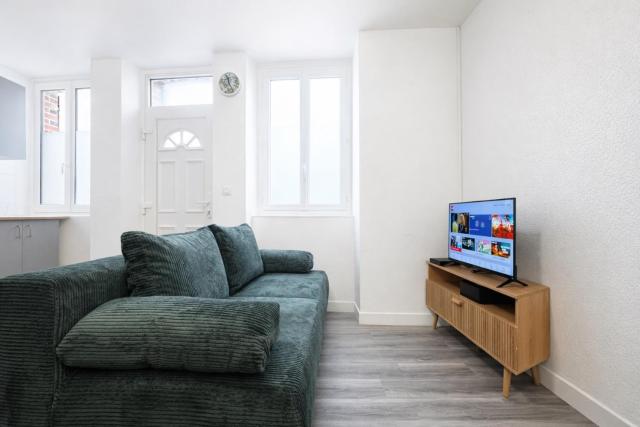 Le Trilou - By BEST KEYS - Triplex Totalement Climatisé 3 Chambres - Lit King Size - Smart TV Canal Plus & Amazon Prime - Cuisine Équipée - Télétravail - Proche Centre & Canal de Bourgogne - Check-in Autonome