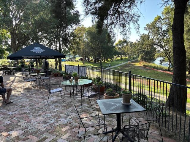 Bathurst River House B & B