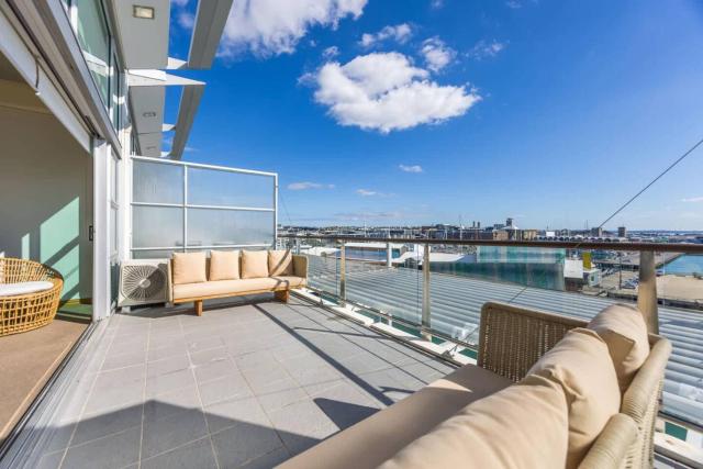 Superb Stylish 3 Bed Home on Prince Wharf