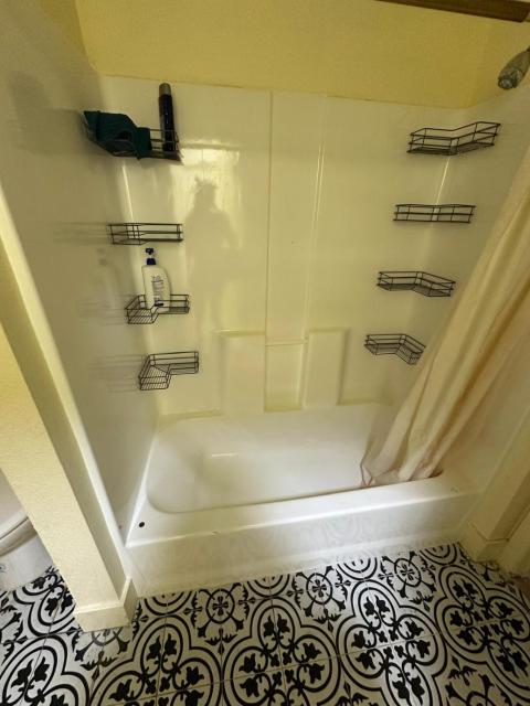 Shared room, Prime Location LA