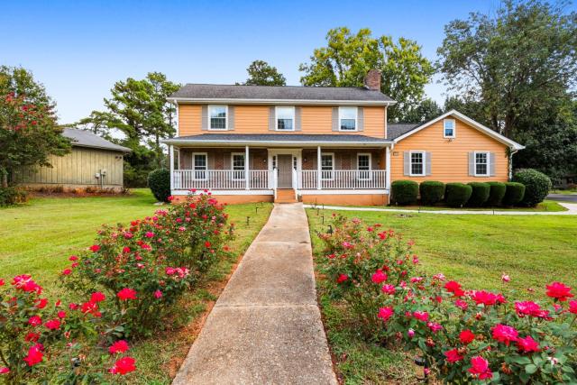 Family Getaway 4BR with Game Loft Fire Pit