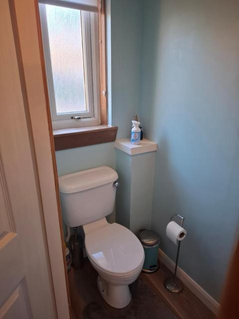Cheerful 3 bedroom house with free parking