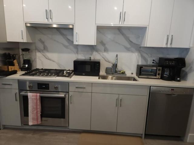UBC Area Gem Spacious 2-Bedroom Townhouse with Full Kitchen