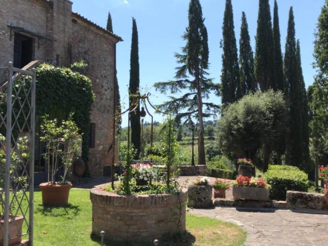 Apartment Wohnung in Chiusi mit Grill- Gemeinschaftspool und Garten by Interhome