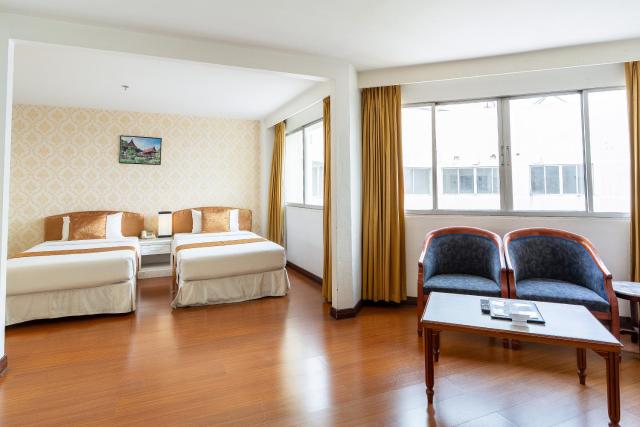 Summit Pavilion Hotel