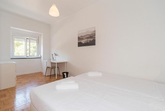 HOUZE Four Bedroom Apartment near Lisbon Zoo
