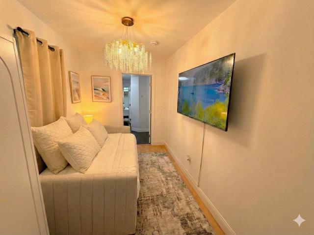 Comfortable 2BR & 2 Bath Apt in Downtown NYC
