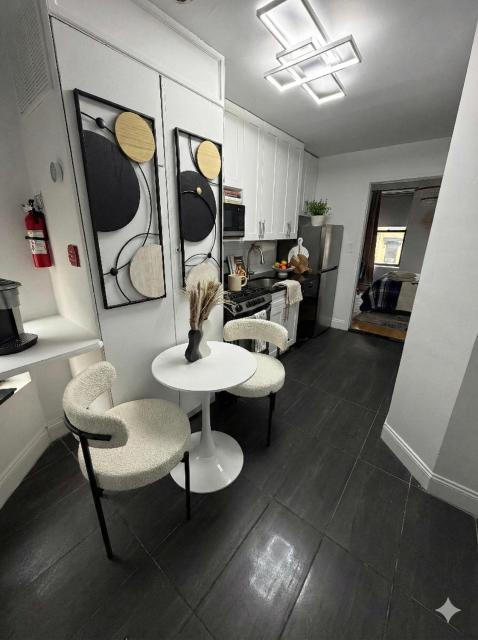 Comfortable 2BR & 2 Bath Apt in Downtown NYC