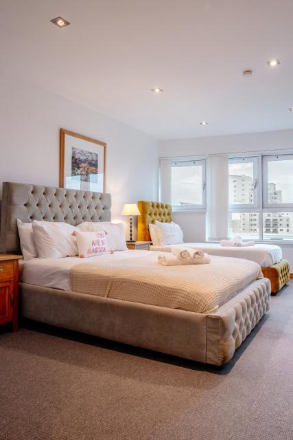 Weston's Penthouse sleep 10, 8 Beds Free Parking