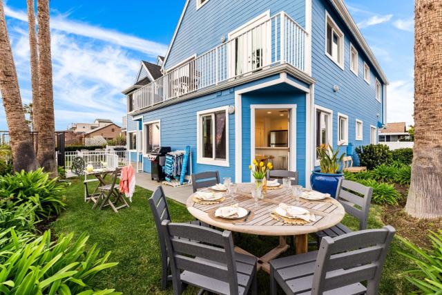 Ocean Beach Cottage with Views