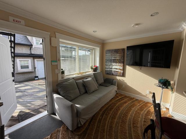 Cozy 2 Bdrm suite in the Heart of Renfrew Heights