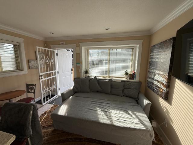 Cozy 2 Bdrm suite in the Heart of Renfrew Heights