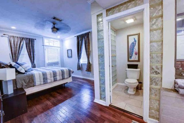 Studio - French Quarter's edge