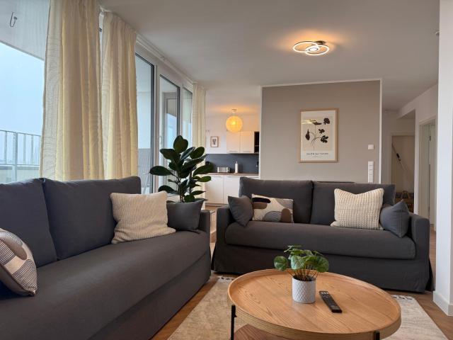Neu!! Ruhige helle Penthouse Wohnung - Parking incl
