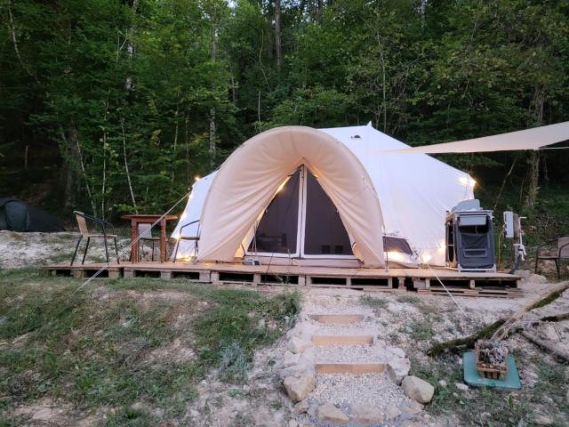 Safari Tent DeLuxe - La Bohème - on Campsite in Saint Robert, Camping Florecer