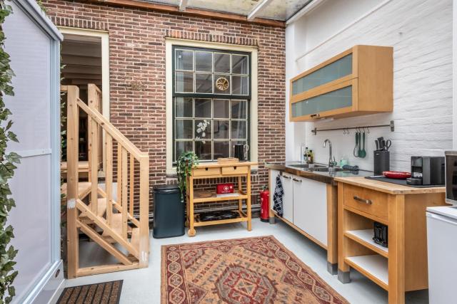 Cozy two-room city center apartment with garden