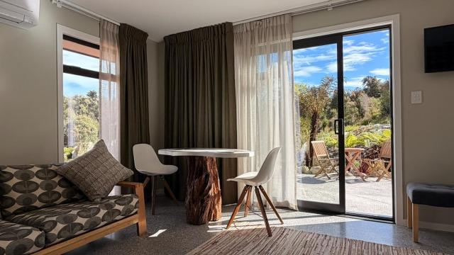 Tūhua Dry Retreat, Lake Kaniere, West Coast